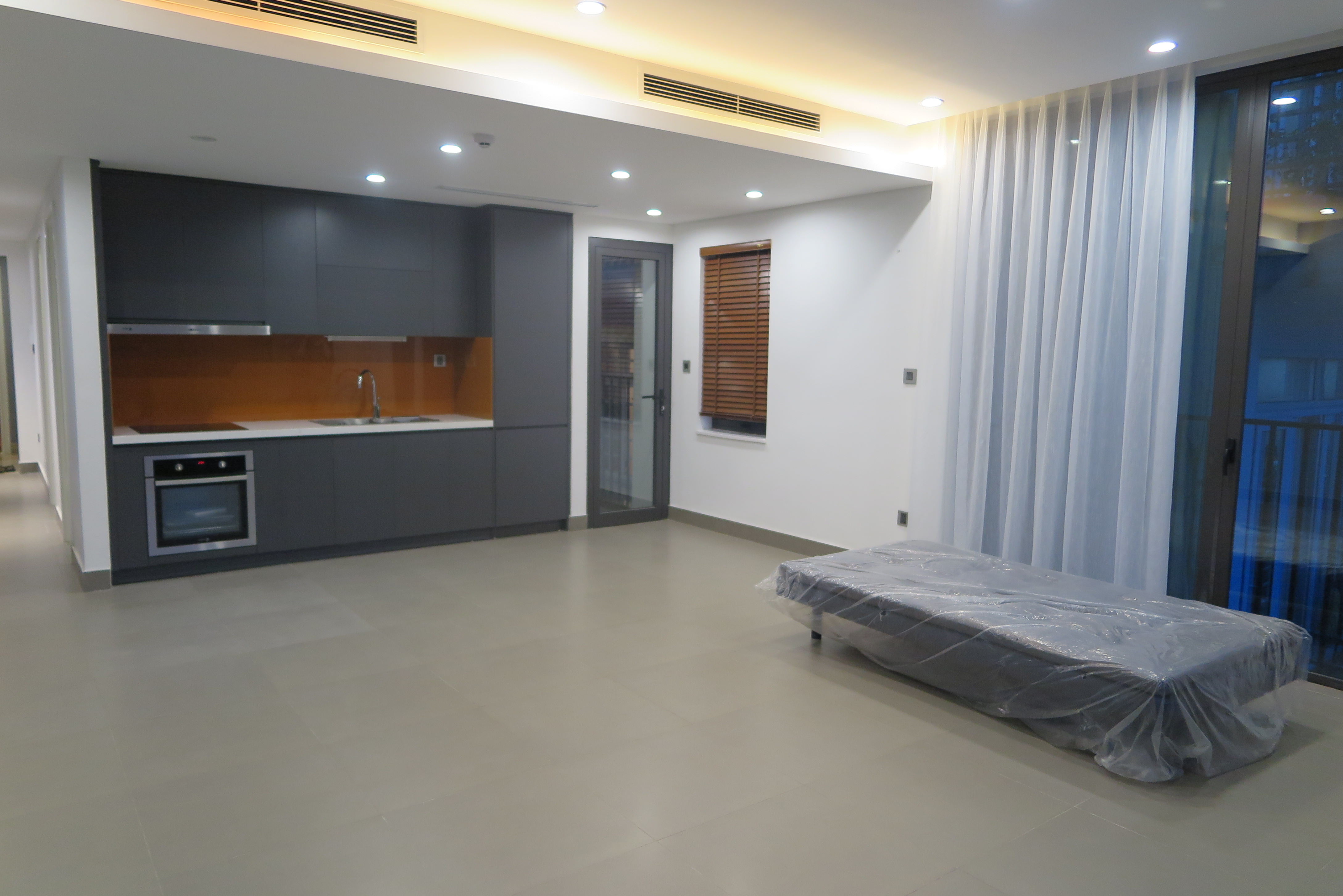 Căn hộ dịch vụ 110m thiết kế 2 phòng ngủ cho thuê tại phố Từ Hoa, Tây Hồ  Hà Nội